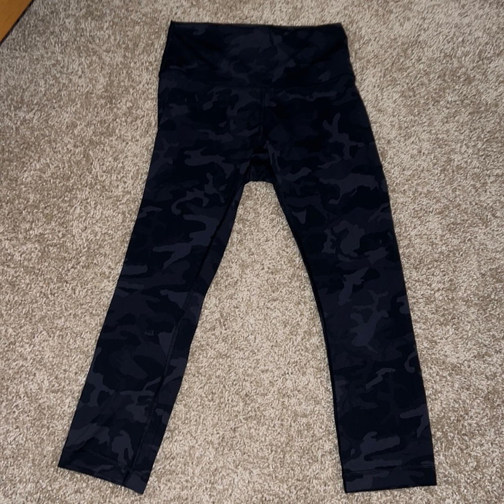 Lulu lemon cropped army print leggings size 6